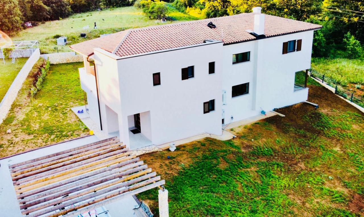 Fluggi Near Labin * Santalezi