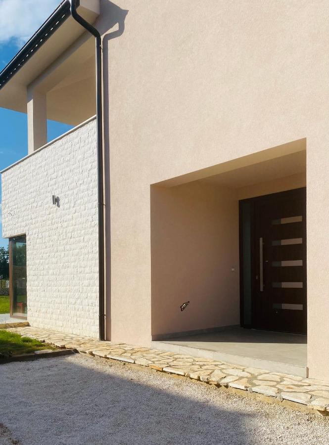 Fluggi Near Labin