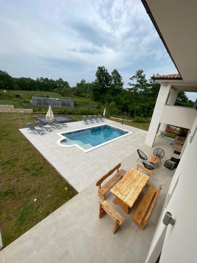Fluggi Near Labin